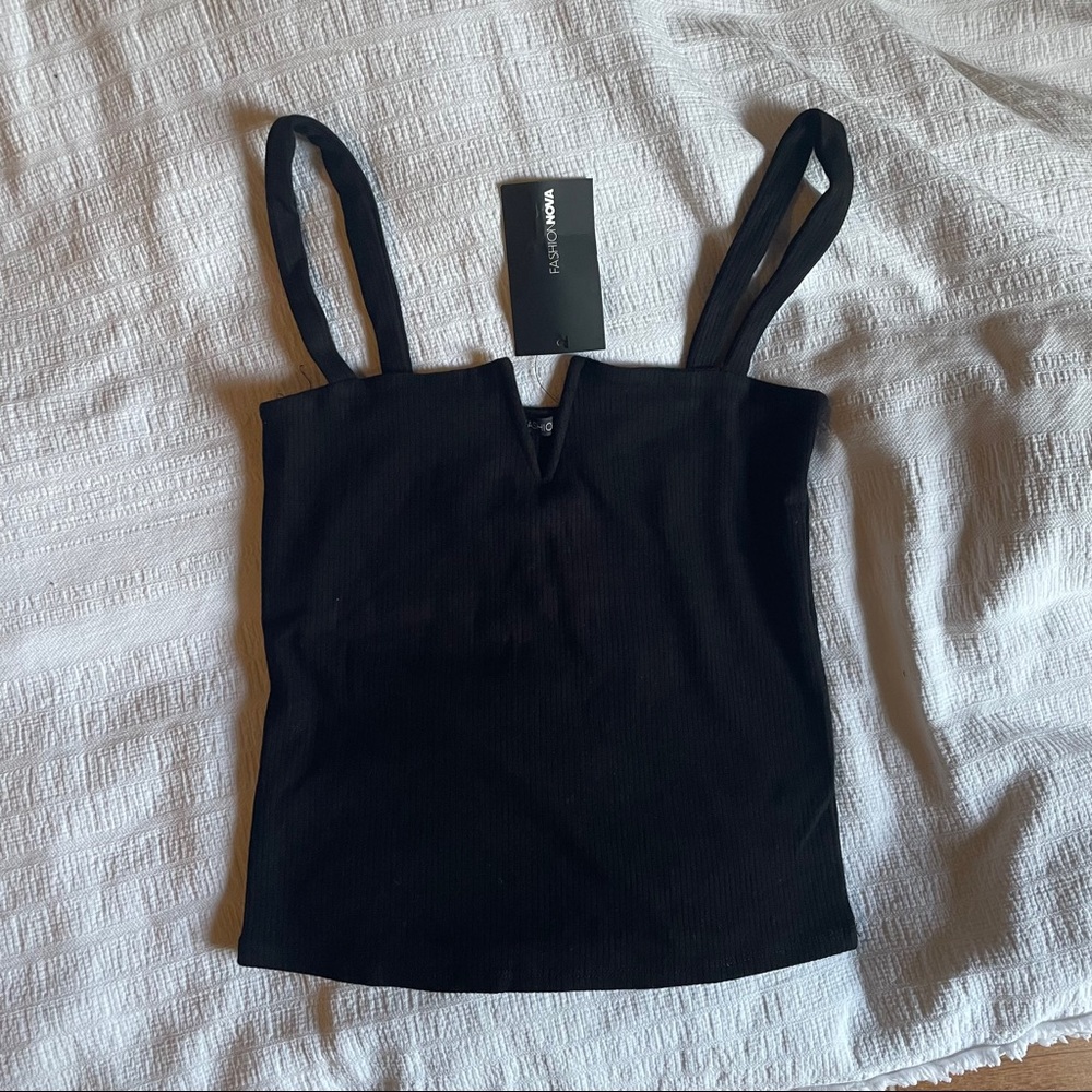 FashionNova Black V Shape Ribbed Top NWT (Size M)